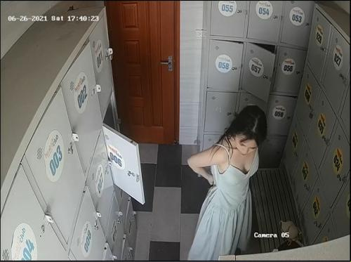 プールの更衣室を隠しカメラで撮影 - 2
