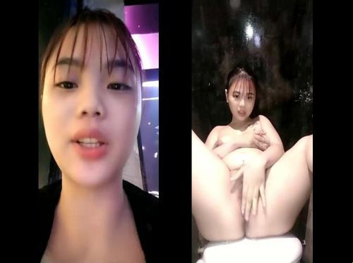 Я пошел в бар, чтобы потусоваться с друзьями, но тайно пошел в ванную, чтобы подрочить - Viet69