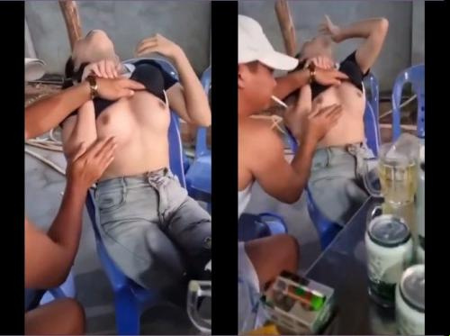 Пока пил, задрал рубашку, чтобы ребята могли проверить товар - Viet69