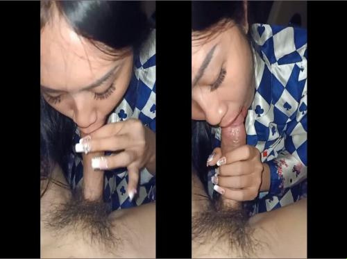 Девушка сосет своему парню перед сном - Viet69