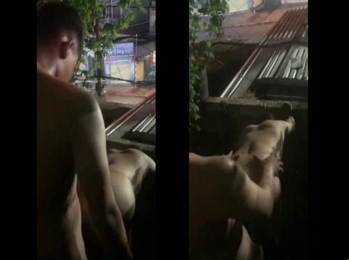 Berdiri syuting untuk seorang teman dan istrinya berhubungan seks di depan umum di balkon - Viet69